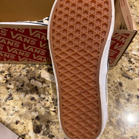 Vans size 8 woman’s slip on - Picture 3 of 3